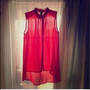 🌟 H&M short sleeve high to low button up shirt.